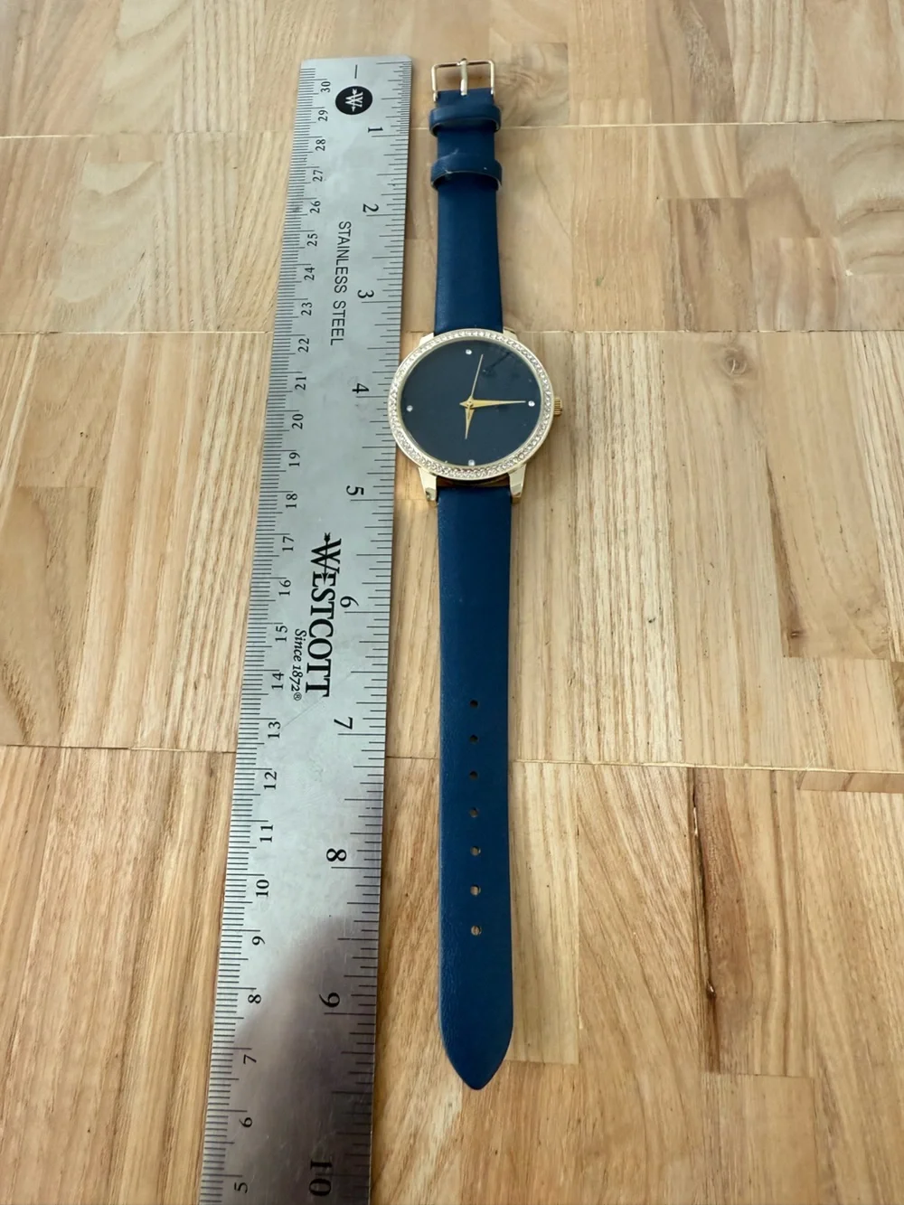 Manhattan by croton ladies navy blue watch NEW BATTERY